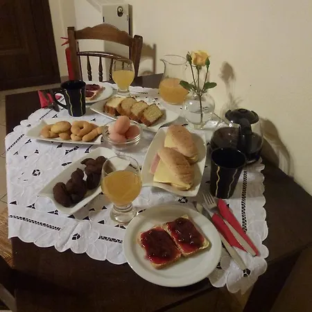 Eu Zin بيت ضيافة 3*
